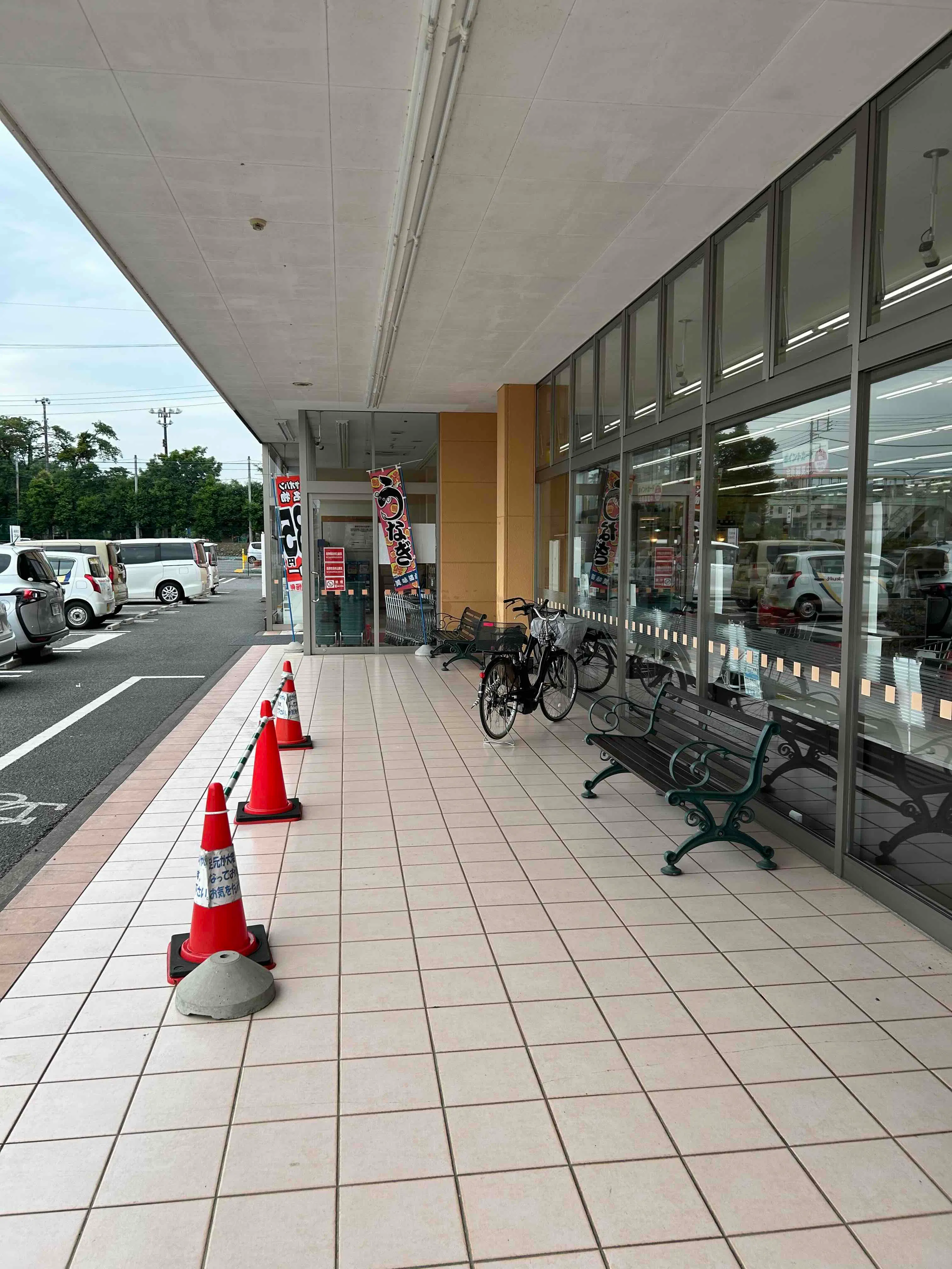 【ヤオハン今市店】プロモーションや物販に最適な軒下スペース