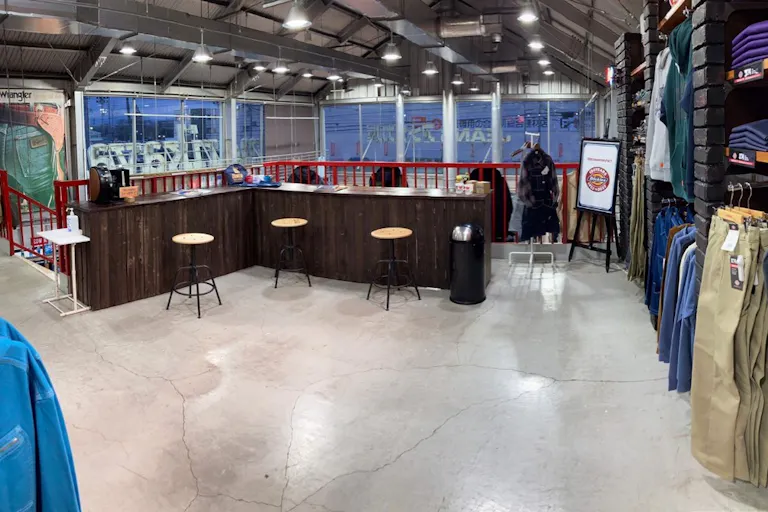 【アメリカ屋仙台六丁の目店/2F屋内】ウォーターサーバー等の会員獲得プロモーション、雑貨等の物販のポップアップストアに最適なジーンズショップ内のイベントスペースの画像7
