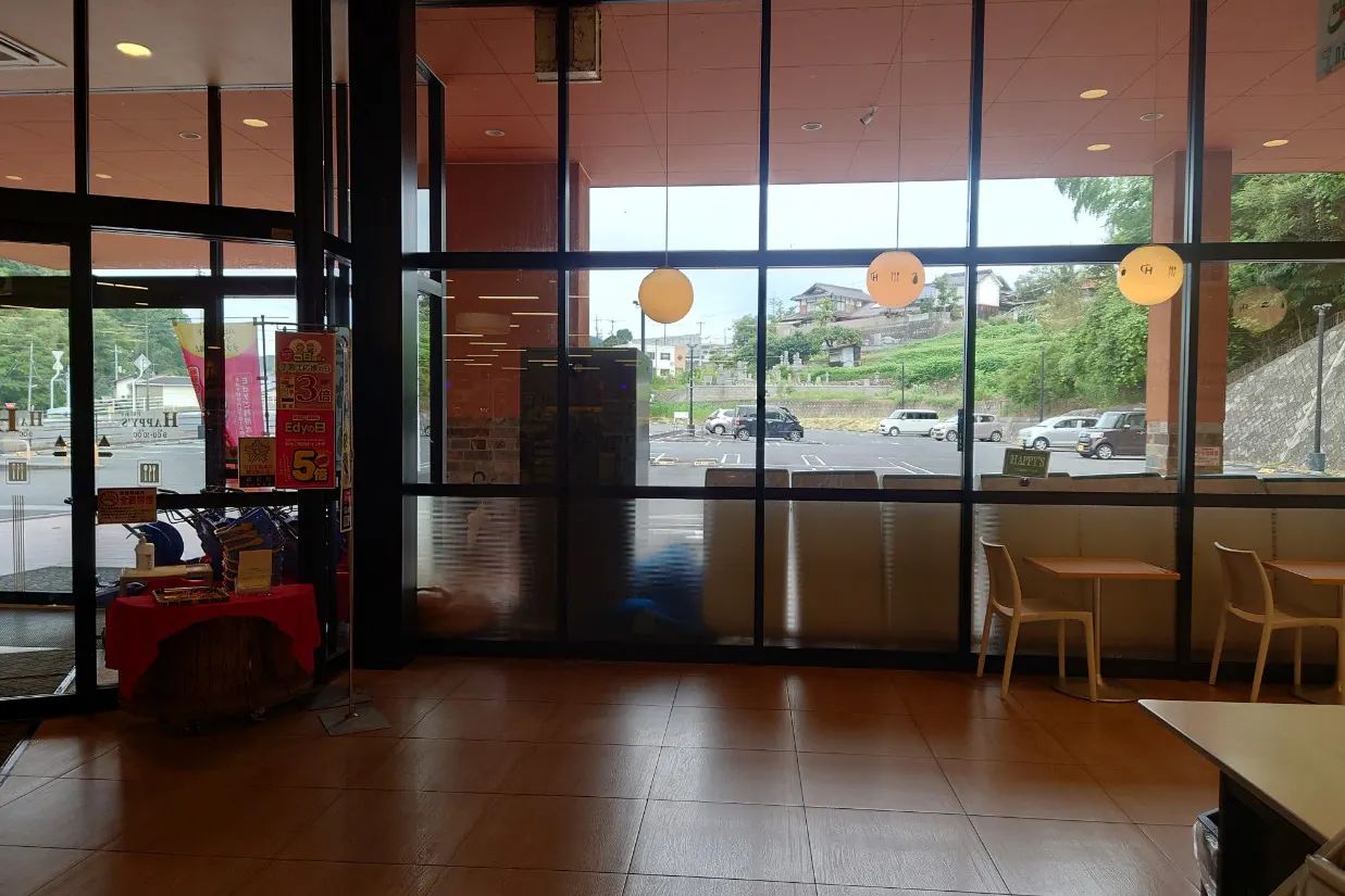 【天満屋ハピーズ小田中店】入口横(イートインコーナー) 各種プロモーション、会員獲得イベントに最適な屋内催事イベントスペース
