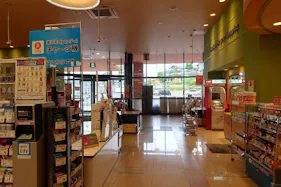 【天満屋ハピーズ小田中店】入口横(イートインコーナー) 各種プロモーション、会員獲得イベントに最適な屋内催事イベントスペース
