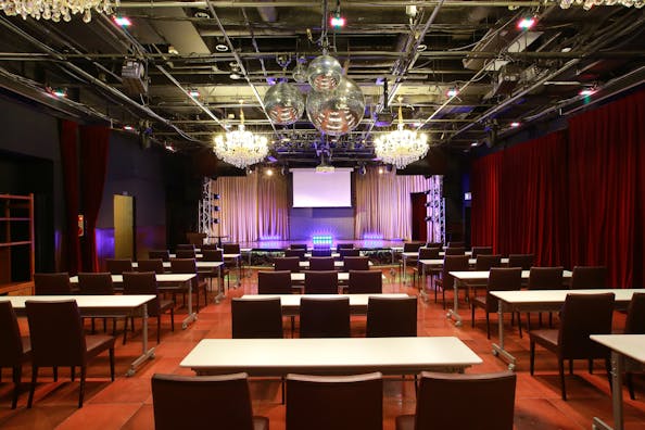 【渋谷駅2分】社員総会や大型の講演会に活用できるステージ完備のイベントスペース