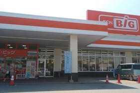 【ザ・ビッグ尾花沢店】各種プロモーションイベントに最適な店舗風除室にあるイベントスペース