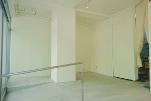 【広島市中区エリア】ポップアップストアや各種展示会、アート作品展、グループ展等に最適なガラス張りでシンプルなデザインの路面ギャラリースペース