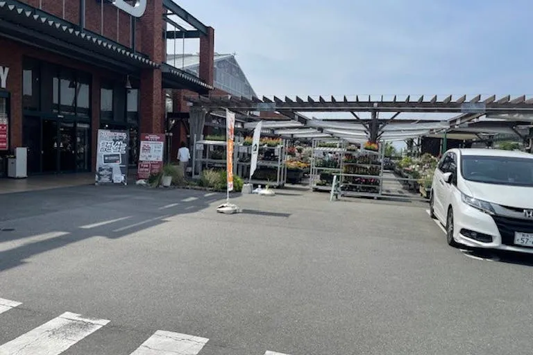 【ザ・ファクトリーニシムタ合志店】販促プロモーションや物販に利用可能なスーパーのナーセリーズ側にあるイベントスペースの画像