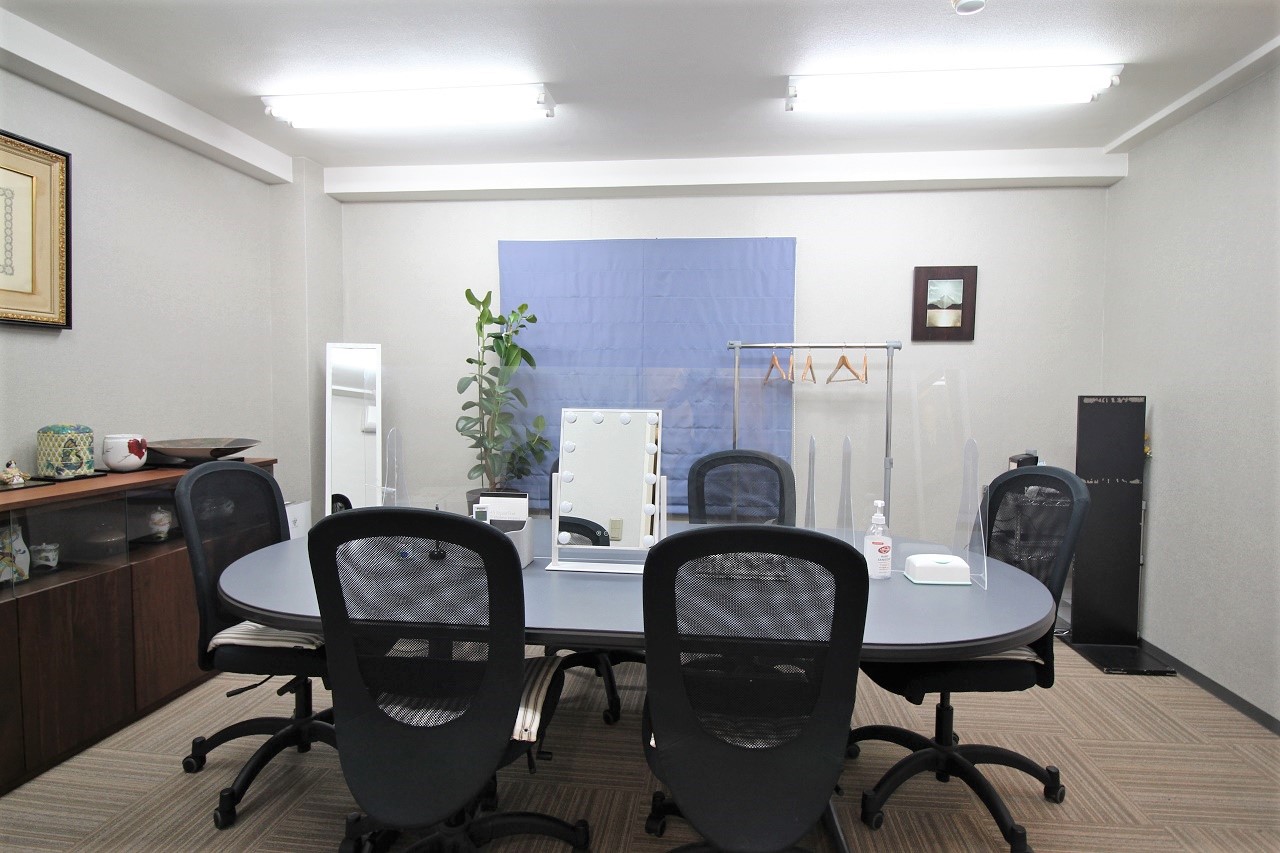 控え室①（同ビル内８階）