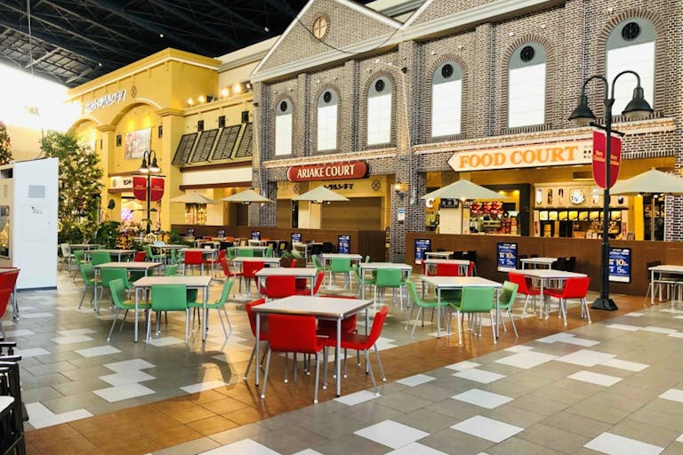 【イオンモール大牟田】モール内広告 フードコートテーブルシールの画像1