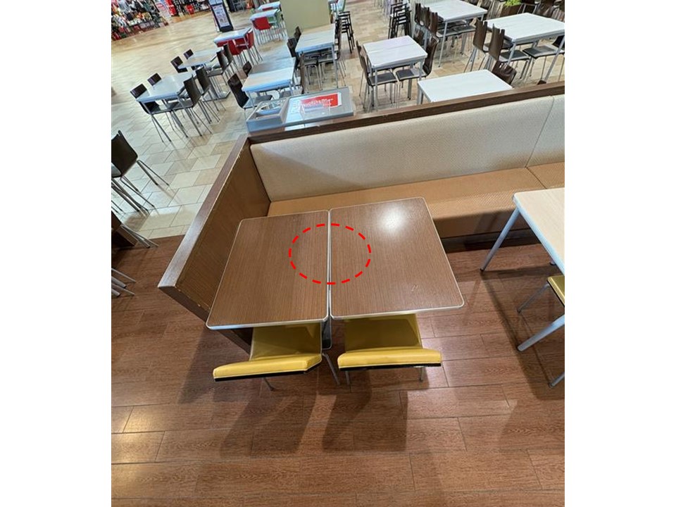 【イオンモール大牟田】モール内広告 フードコートテーブルシール