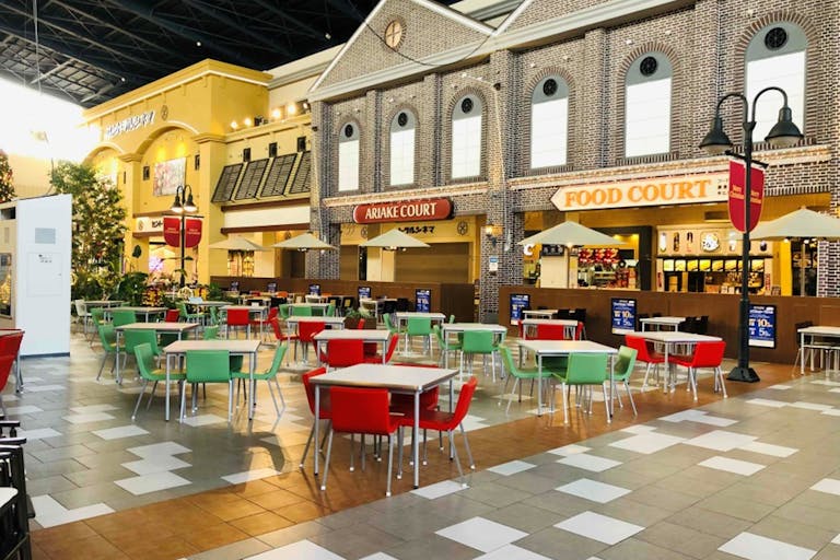 【イオンモール大牟田】モール内広告 フードコートテーブルシールの画像1