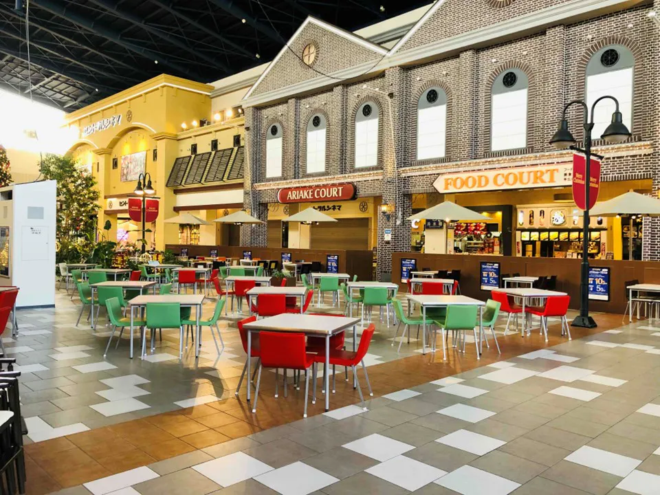 【イオンモール大牟田】モール内広告 フードコートテーブルシールの画像