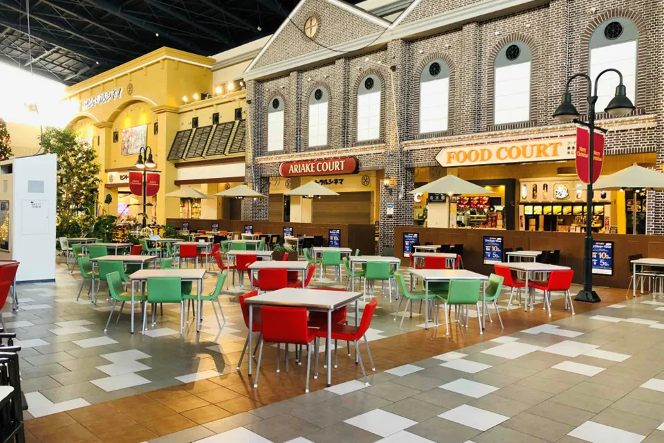 【イオンモール大牟田】モール内広告 フードコートテーブルシール