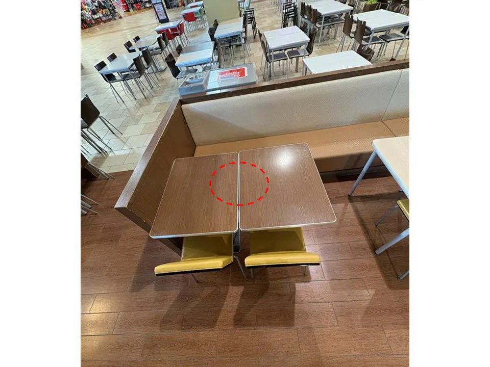 【イオンモール大牟田】モール内広告 フードコートテーブルシール