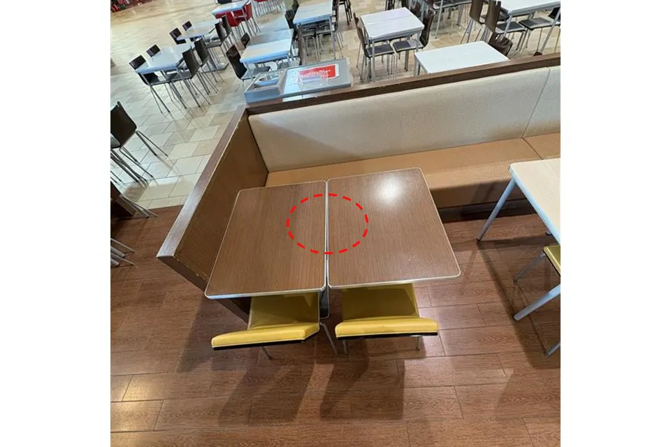 【イオンモール大牟田】モール内広告 フードコートテーブルシール