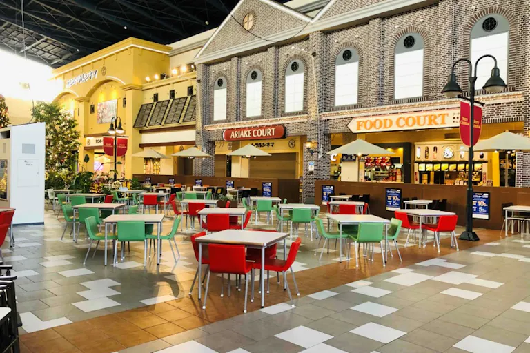 【イオンモール大牟田】モール内広告 フードコートテーブルシールの画像1