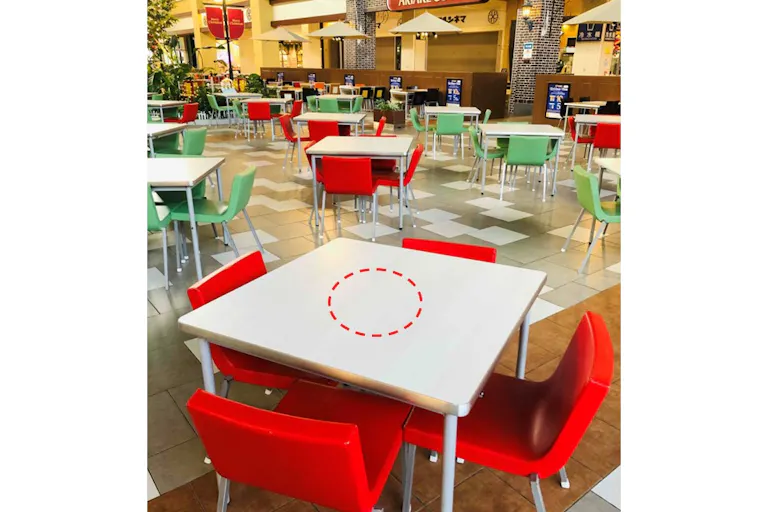 【イオンモール大牟田】モール内広告 フードコートテーブルシールの画像2