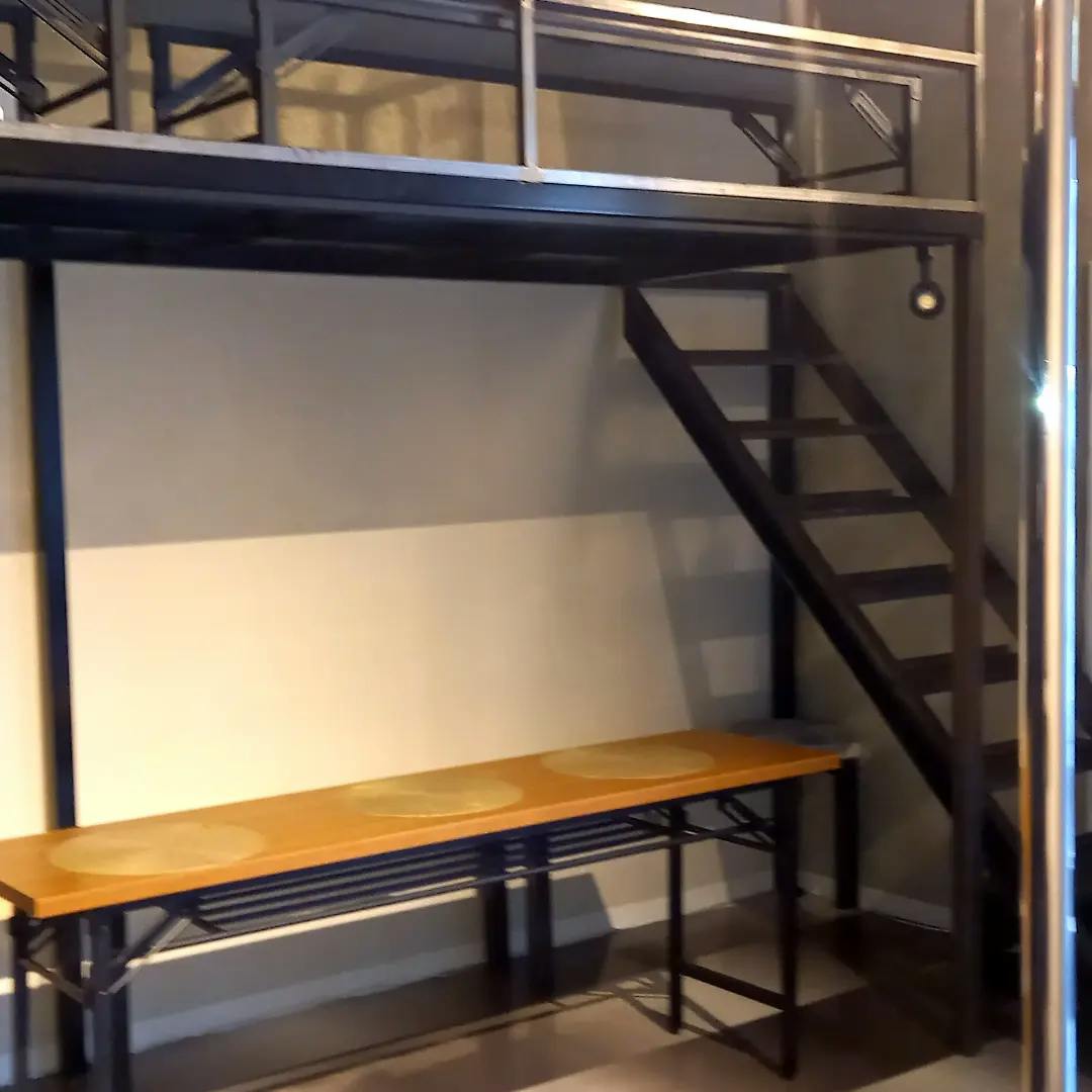 テーブル席。奥にはカウンターもあります!