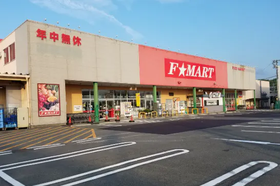 【エフマート大矢知】風除室クリーニング前 販促プロモーションに最適なスーパー店内催事イベントスペース