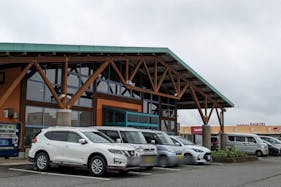 【ダイナム八街店】プロモーションイベントに最適なアミューズメント施設のイベントスペース(①正面入口)