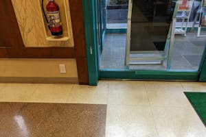 【ダイナム八街店】プロモーションイベントに最適なアミューズメント施設のイベントスペース(①正面入口)