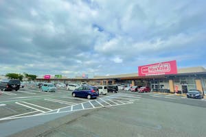 【イオンタウン蕨】各種プロモーションイベントやポップアップ開催に最適なテラスエリア内にある出入口横にある軒下スペース