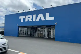 【スーパーセンタートライアルおいらせ店】【ポーチ前:右側(L)】キッチンカー(調理営業)出店限定/屋外 Ⓑキッチンカースペース