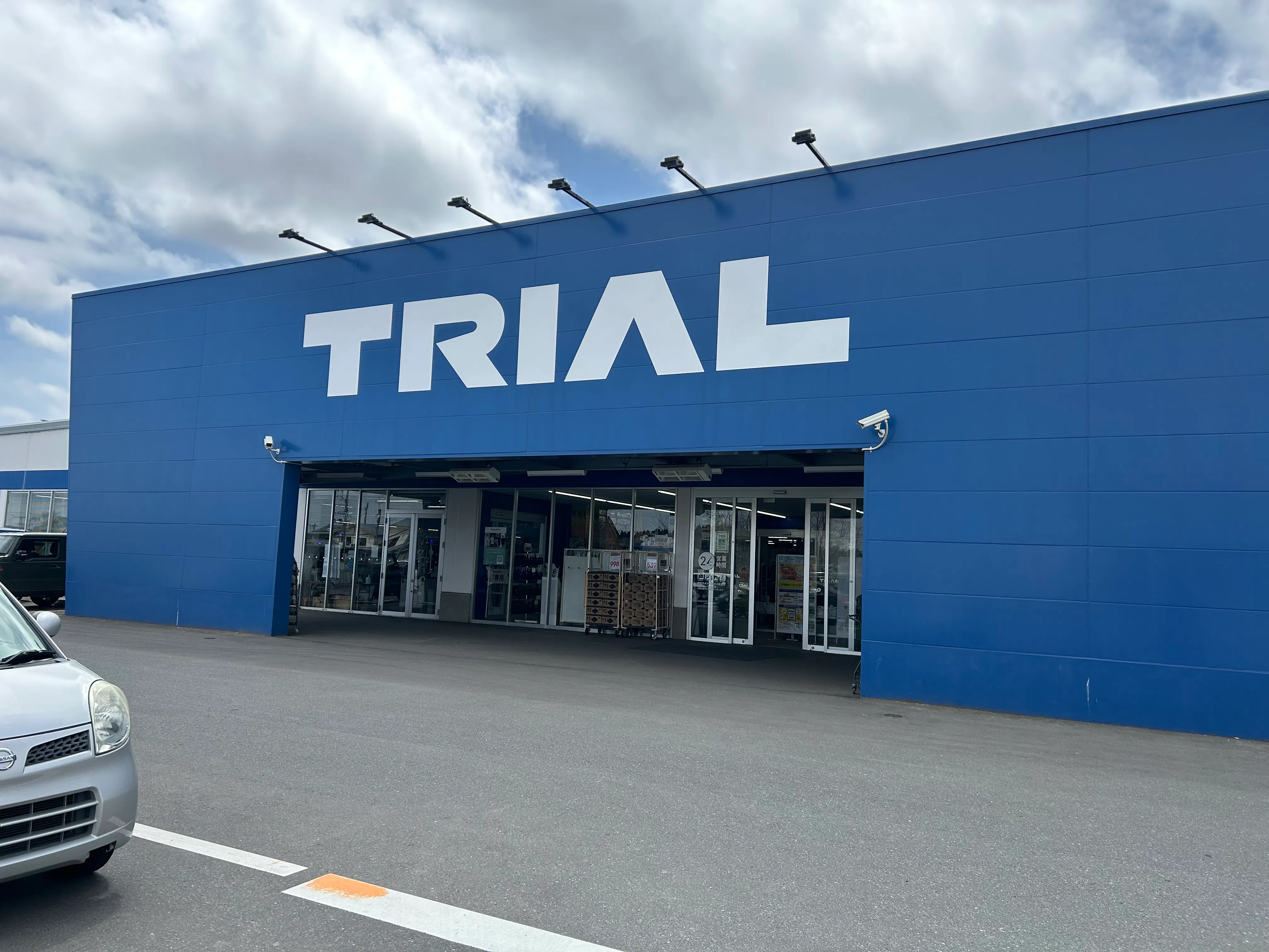 【スーパーセンタートライアルおいらせ店】【ポーチ前:右側(L)】キッチンカー(調理営業)出店限定/屋外 Ⓑキッチンカースペース