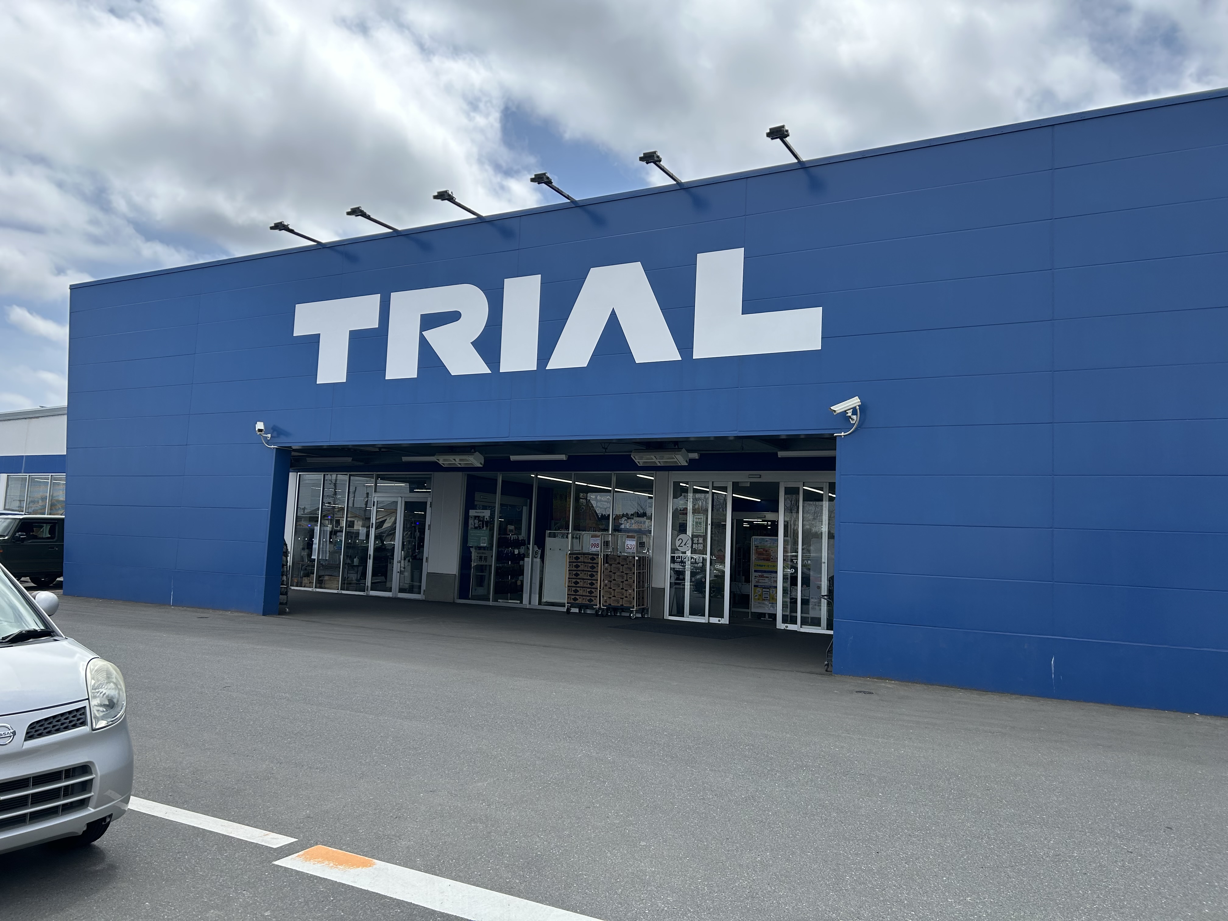 【スーパーセンタートライアルおいらせ店】【ポーチ前：右側（L）】キッチンカー（調理営業）出店限定/屋外　Ⓑキッチンカースペース