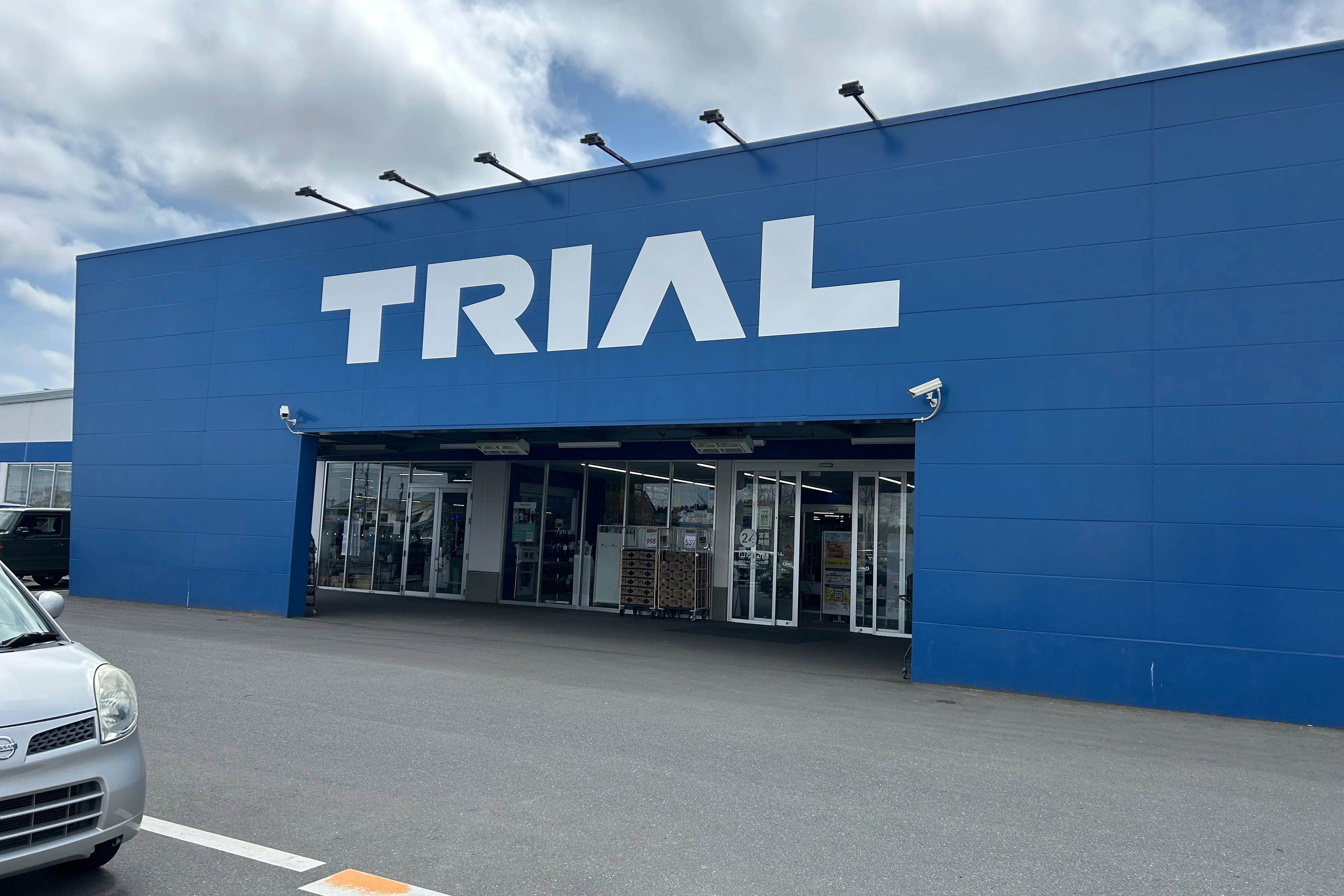 【スーパーセンタートライアルおいらせ店】【ポーチ前:右側(L)】キッチンカー(調理営業)出店限定/屋外 Ⓑキッチンカースペース