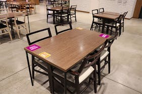 【イオンモール日の出】フードコートテーブルステッカー