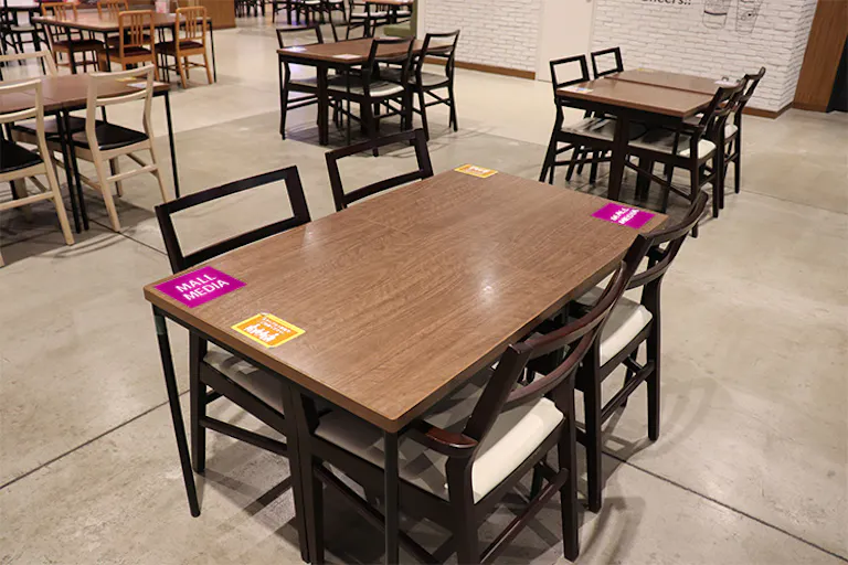 【イオンモール日の出】フードコートテーブルステッカーの画像1