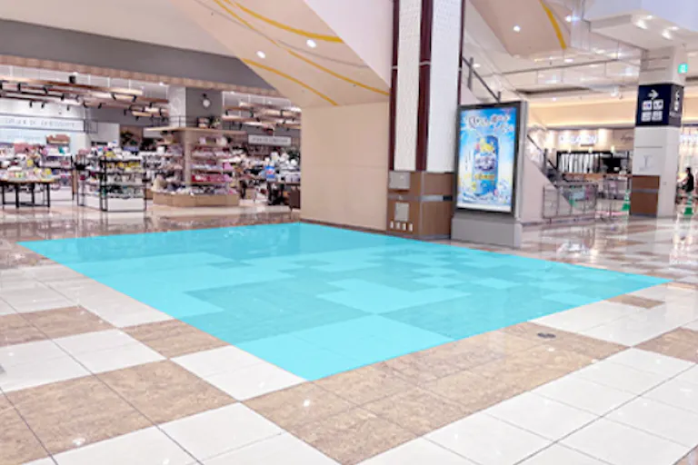 【イオンモール大垣*】1F 風の広場 B GU前の画像1