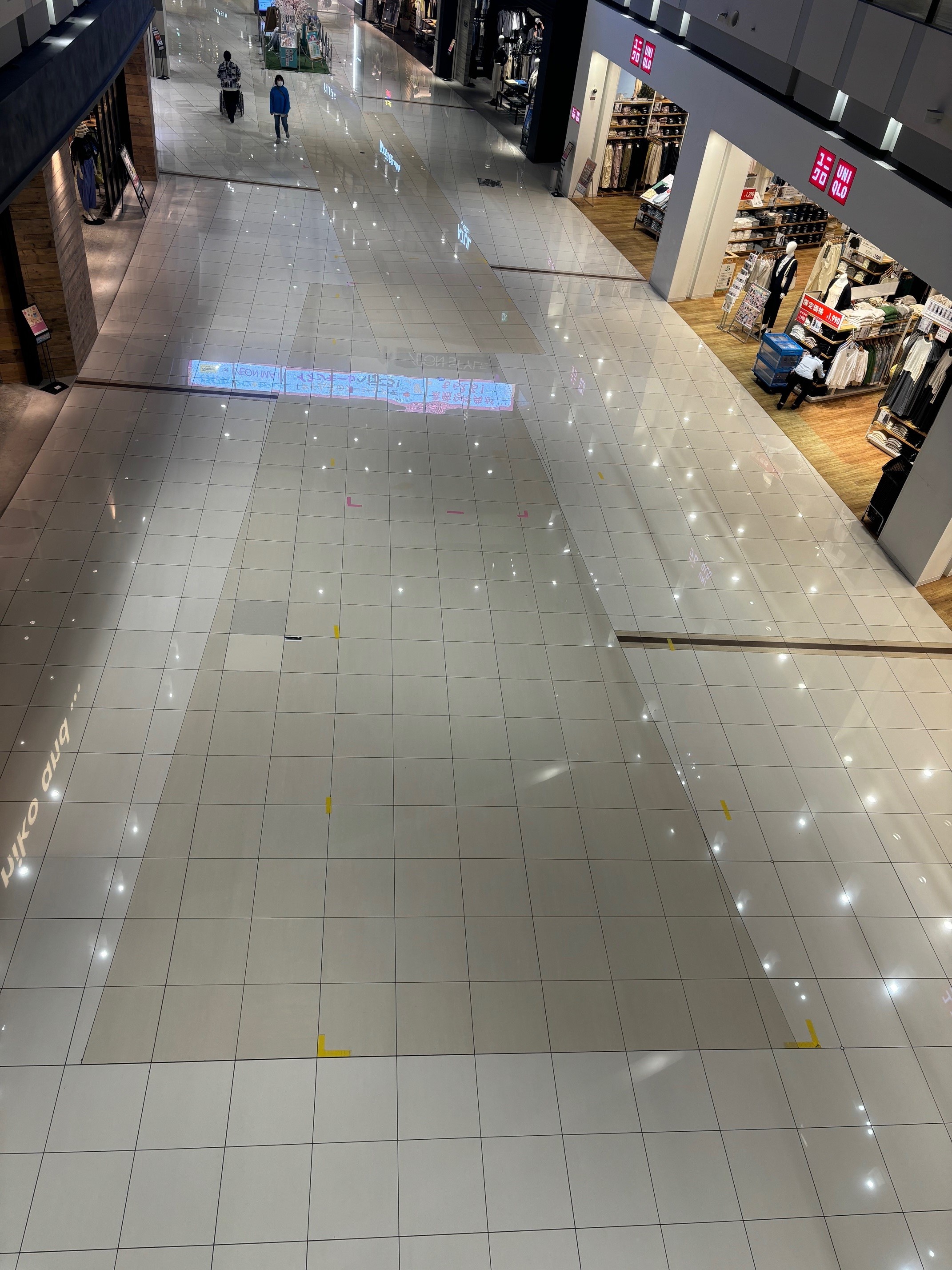 【イオンモール四條畷】⑧　1階 ユニクロ前