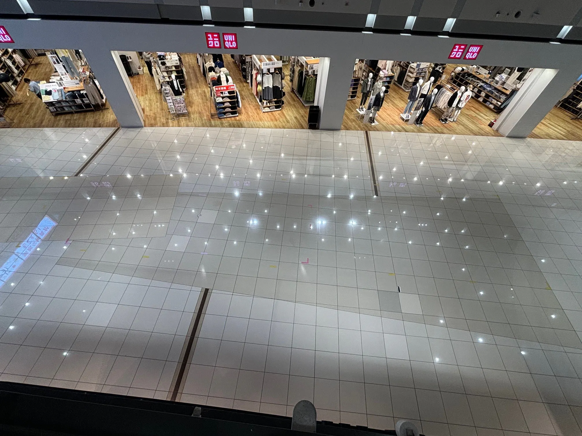 【イオンモール四條畷】⑧　1階 ユニクロ前