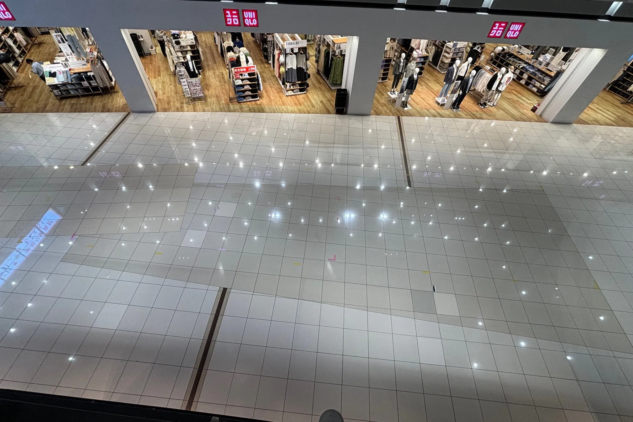 【イオンモール四條畷】⑧ 1階 ユニクロ前