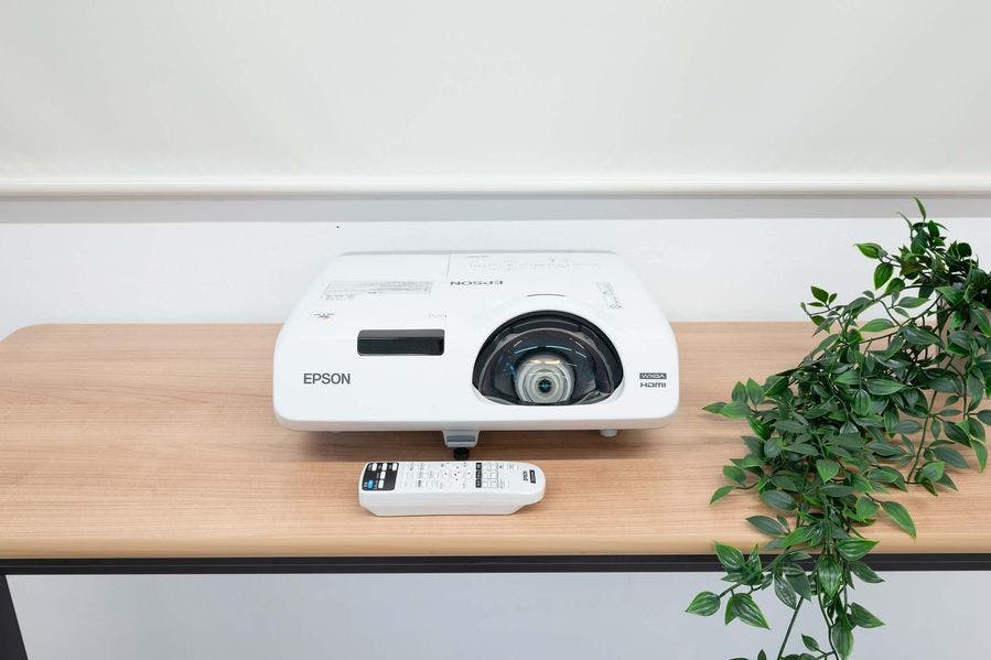 【神田駅1分】展示会、販売会にも適した70㎡ の広いレンタルスペース