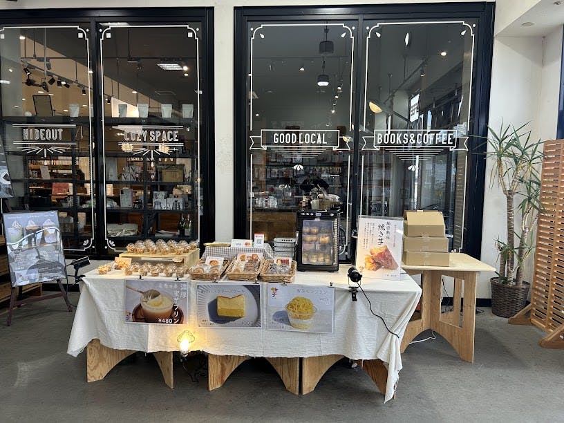 【TSUTAYA さくらの森店】販促イベントや物販に最適な風除室イベントスペースの画像