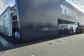 【メガセンタートライアル上里店】食物販やプロモーションの出店が可能な屋外スペース