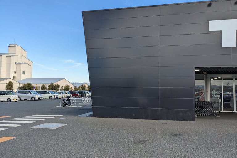 【メガセンタートライアル上里店】食物販やプロモーションの出店が可能な屋外スペースの画像1