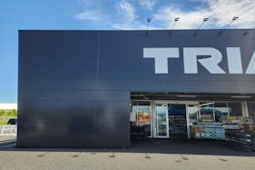 【メガセンタートライアル上里店】食物販やプロモーションの出店が可能な屋外スペース