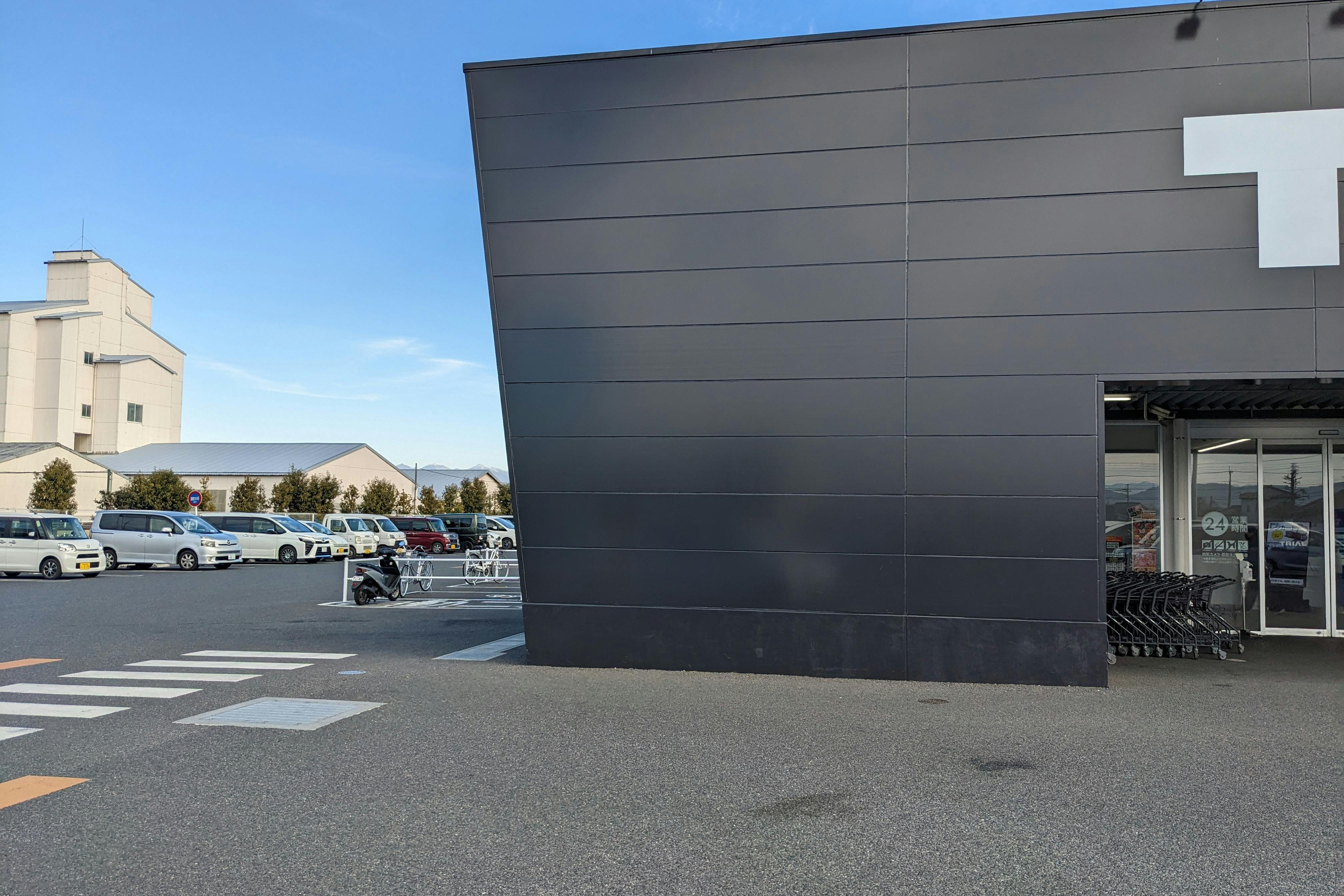 【メガセンタートライアル上里店】食物販やプロモーションの出店が可能な屋外スペース