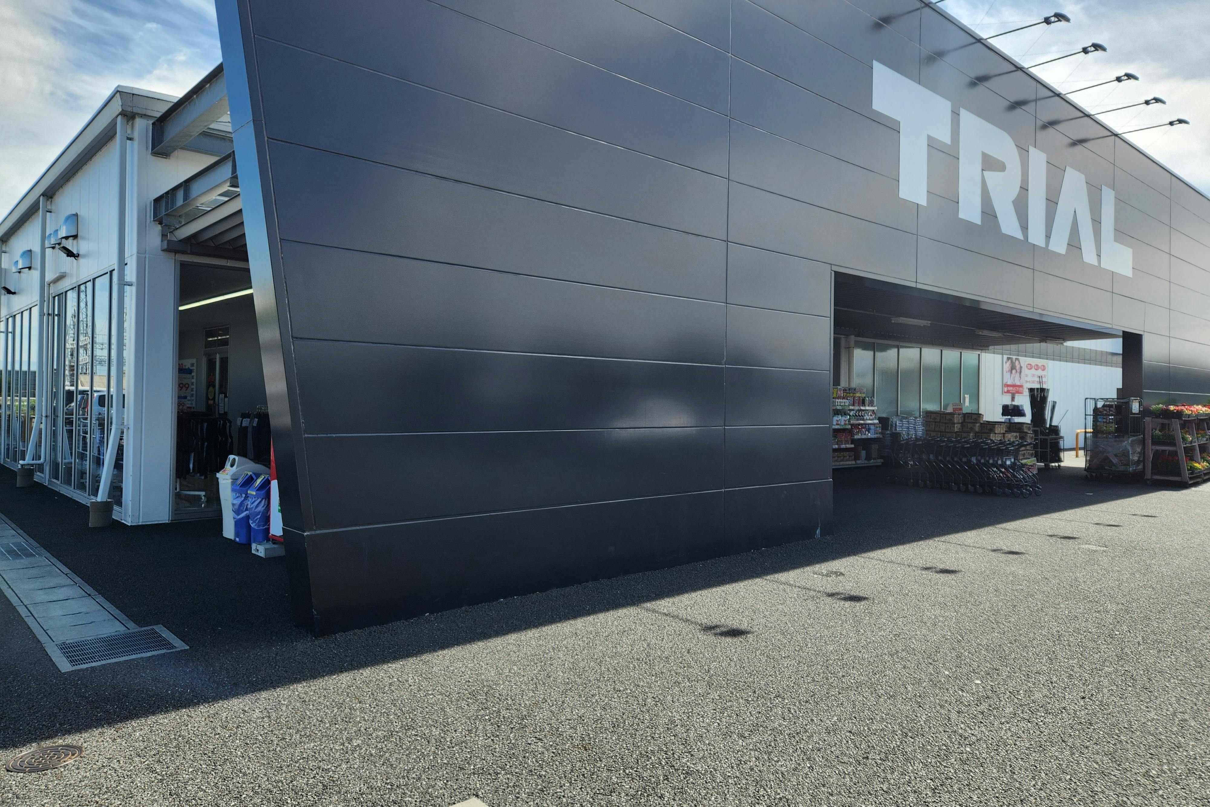 【メガセンタートライアル上里店】食物販やプロモーションの出店が可能な屋外スペース