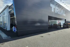 【メガセンタートライアル上里店】食物販やプロモーションの出店が可能な屋外スペース