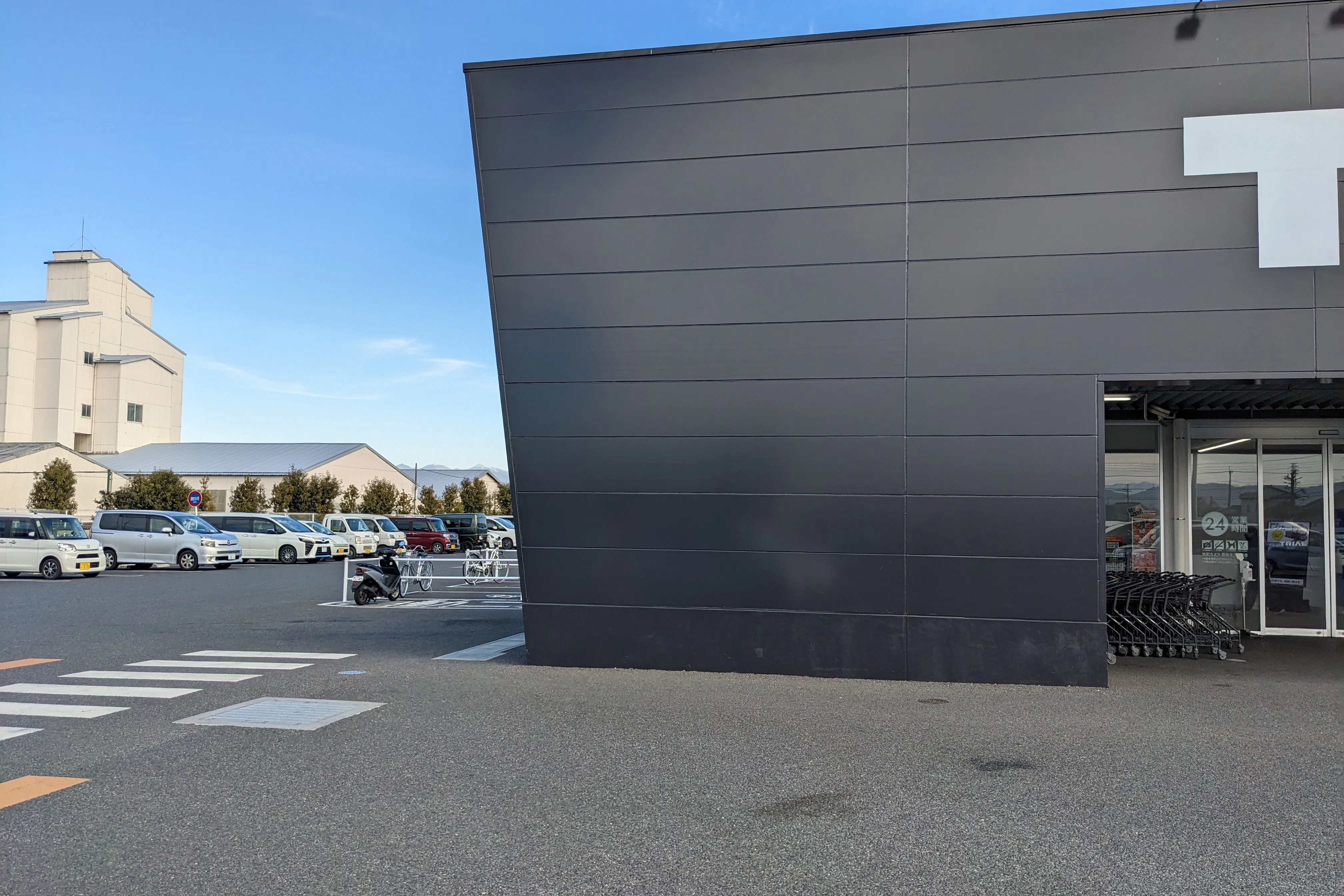 【メガセンタートライアル上里店】食物販やプロモーションの出店が可能な屋外スペース