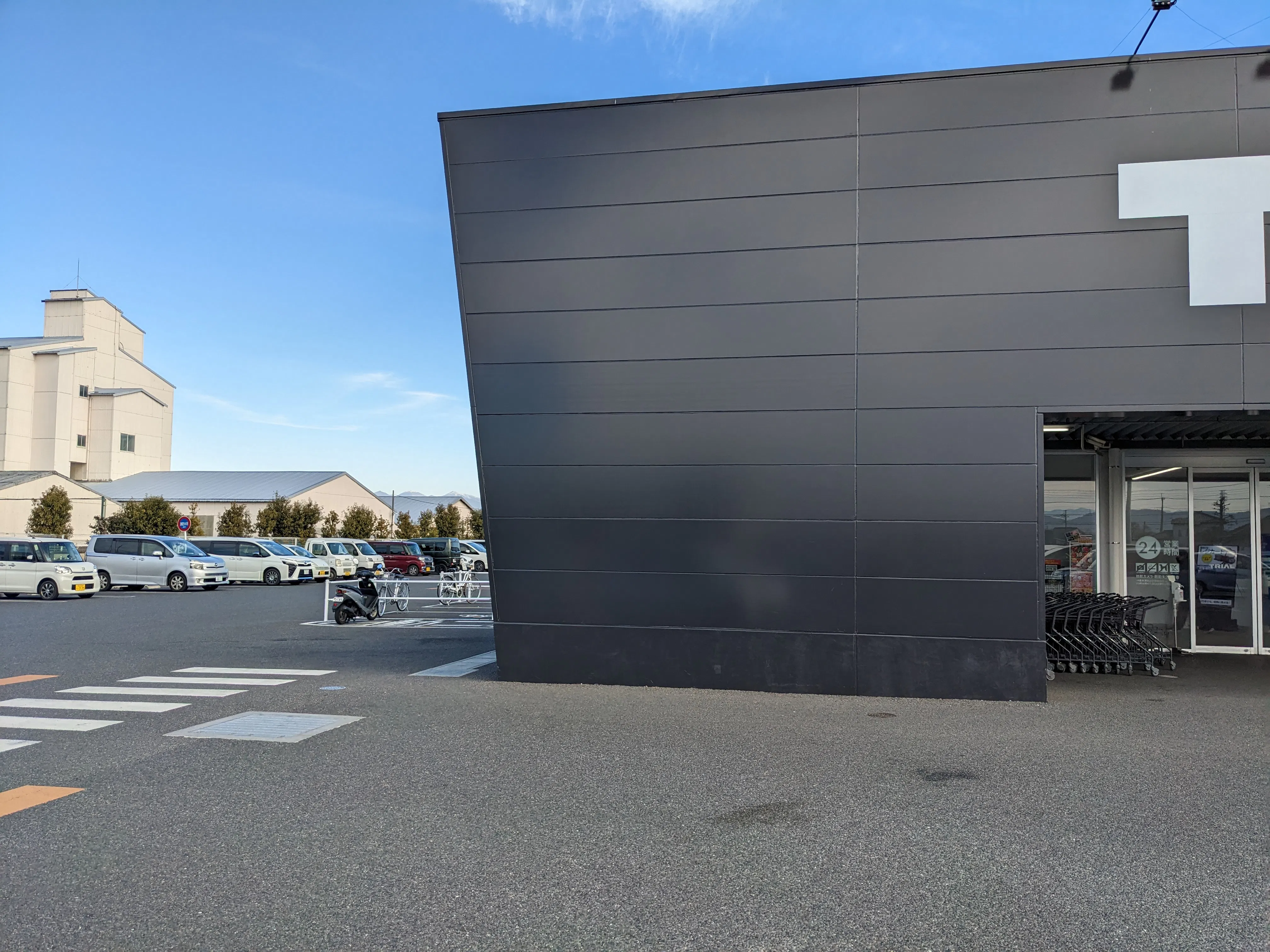 【メガセンタートライアル上里店】食物販やプロモーションの出店が可能な屋外スペース