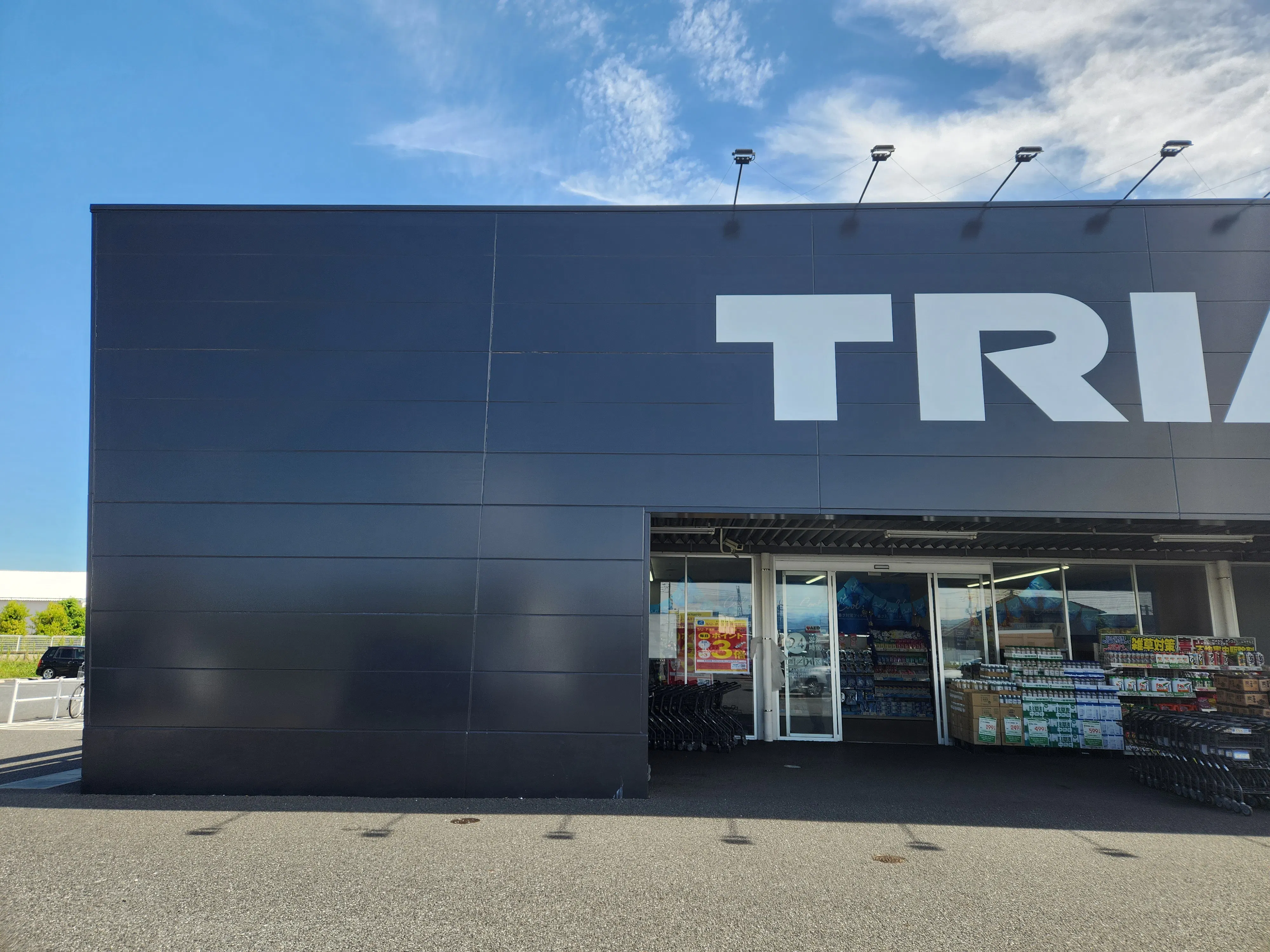 【メガセンタートライアル上里店】食物販やプロモーションの出店が可能な屋外スペース