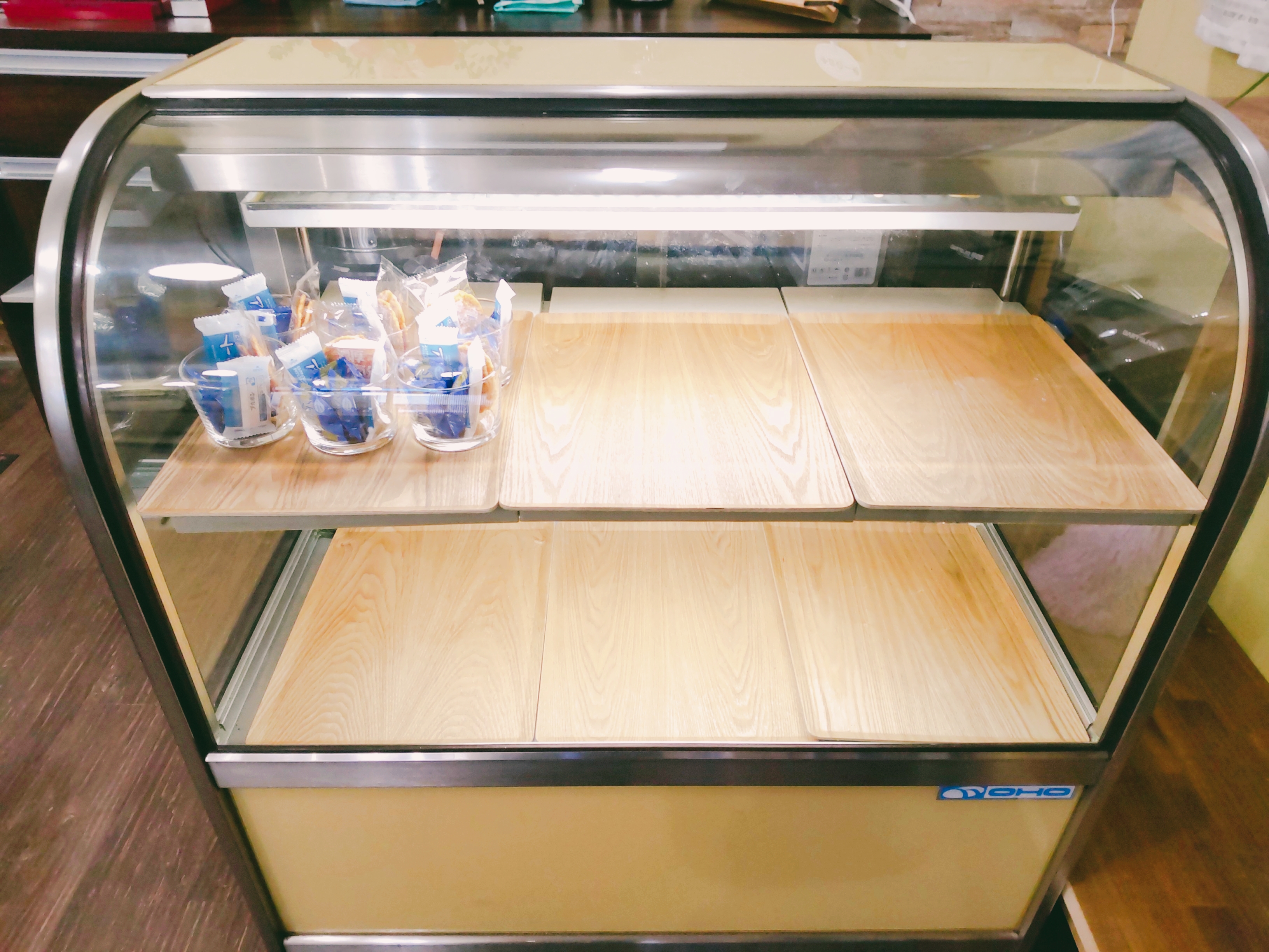 冷蔵ショーケースを追加しました。 こちらもご自由にお使いいただけます。