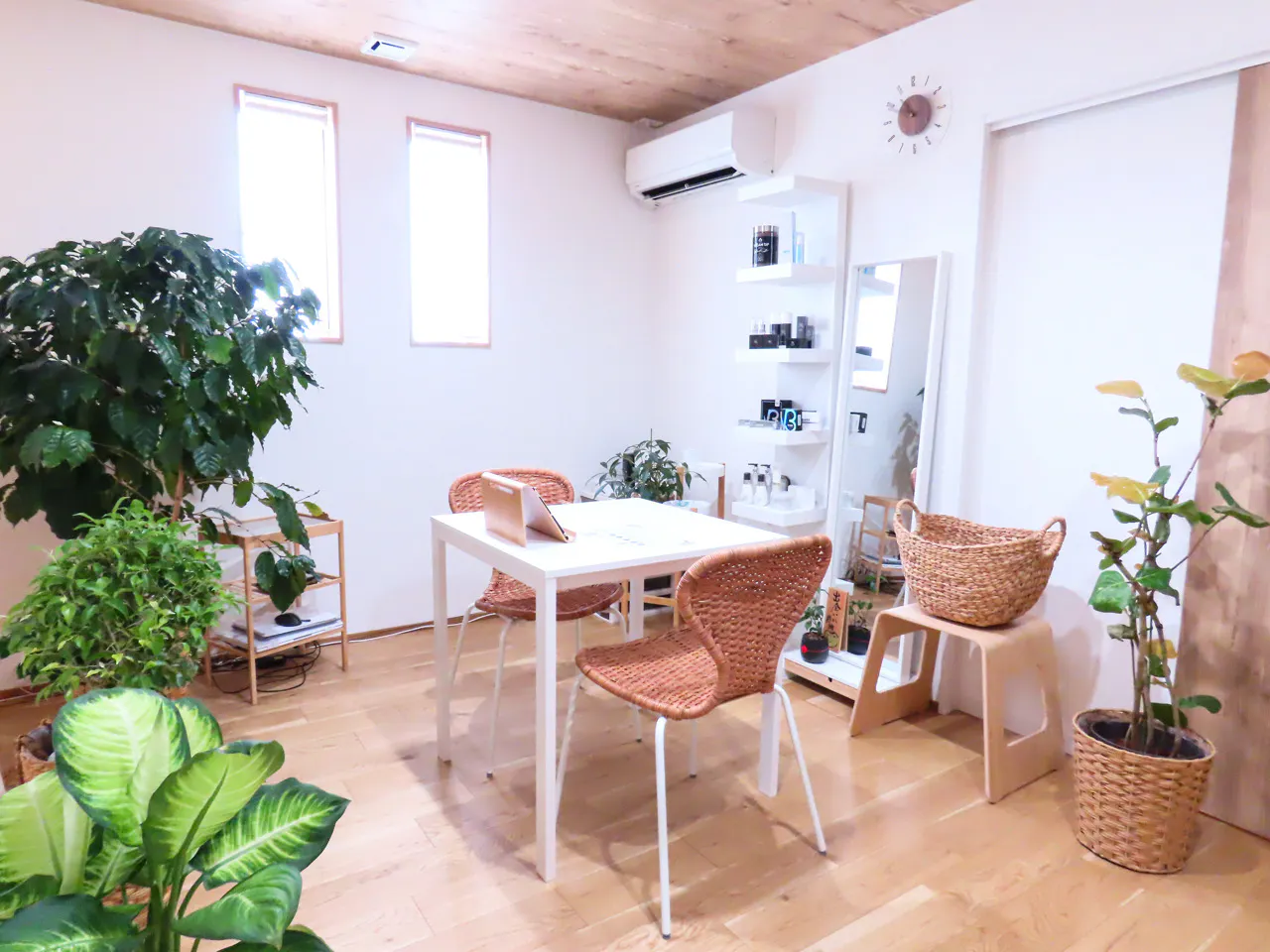 【福岡県遠賀郡水巻町】個人サロンに最適！プライベート空間を確保できるナチュラルで落ち着きのあるレンタルスペース