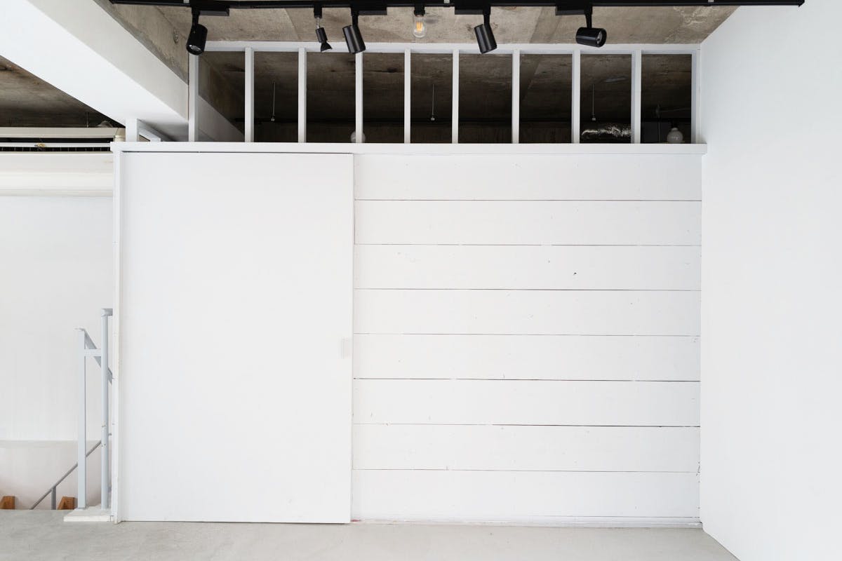 【北参道駅8分】明治神宮前駅、原宿駅、千駄ヶ谷駅、外苑前駅からアクセス可能な展示会に最適に適したロケーションで什器も充実したギャラリースペース