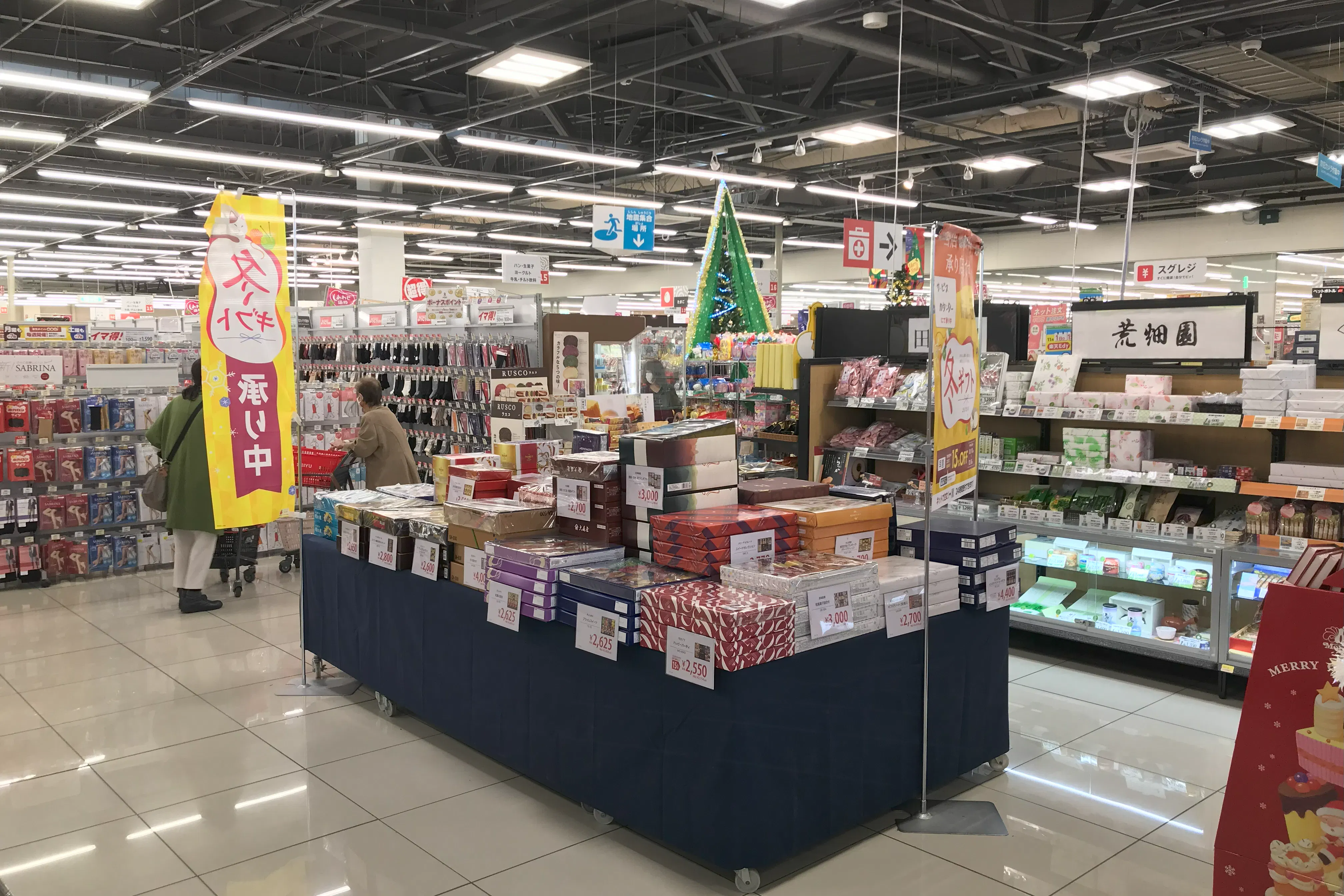 【西友 南新屋店】1Fサービスカウンター前ギフト売場 プロモーション用途や物販、食物販のポップアップストアに最適なスーパー店内催事イベントスペース