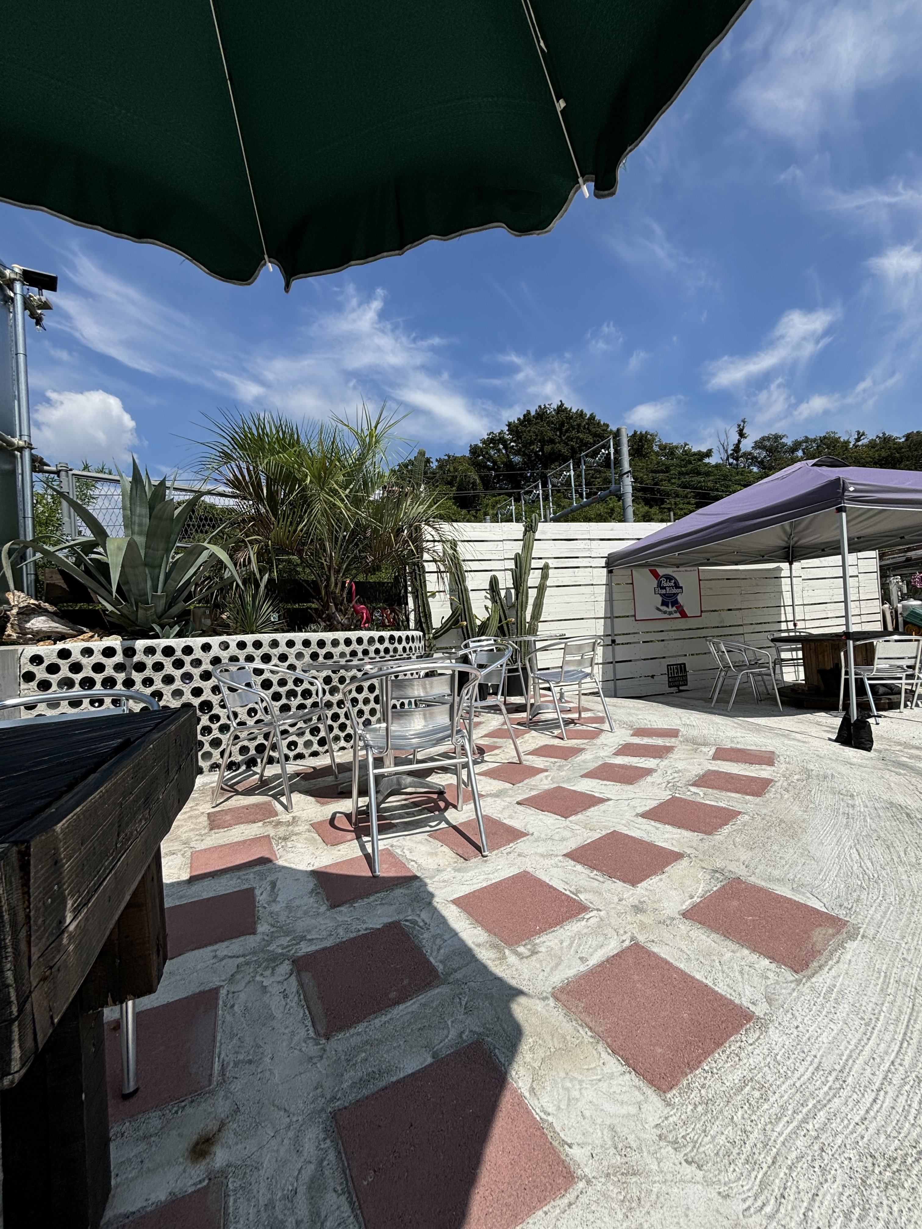 【横浜市神奈川区羽沢町】ポップアップストアや撮影に適したアメリカ風の雰囲気が漂う屋外スペース