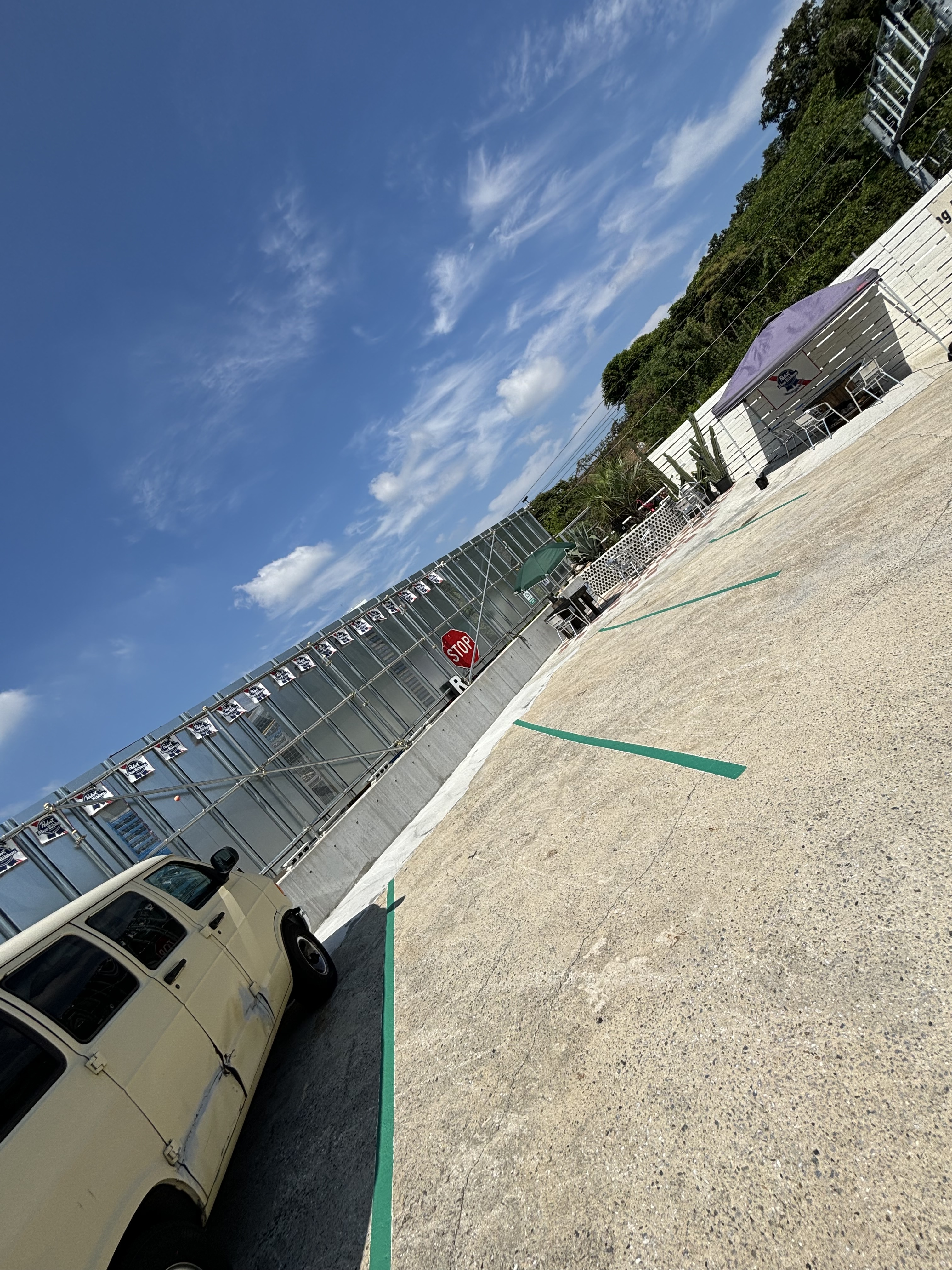 【横浜市神奈川区羽沢町】ポップアップストアや撮影に適したアメリカ風の雰囲気が漂う屋外スペース